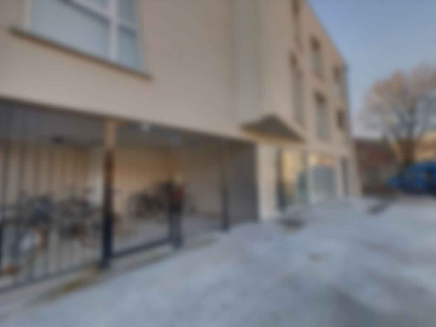 loading blurry tour image