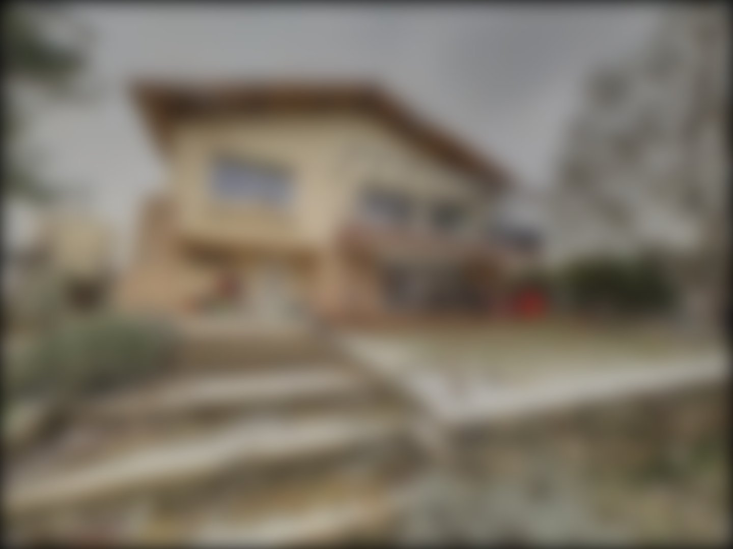 loading blurry tour image