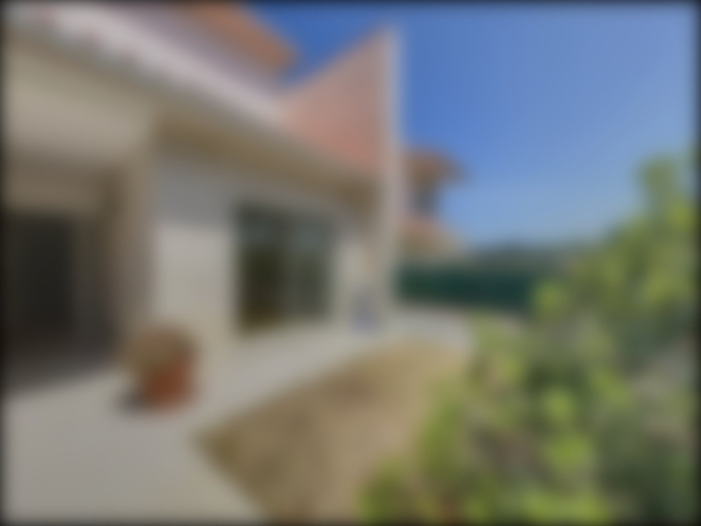 loading blurry tour image