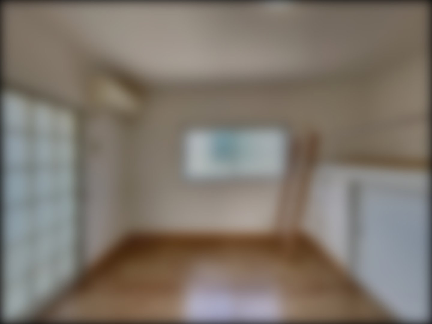 loading blurry tour image