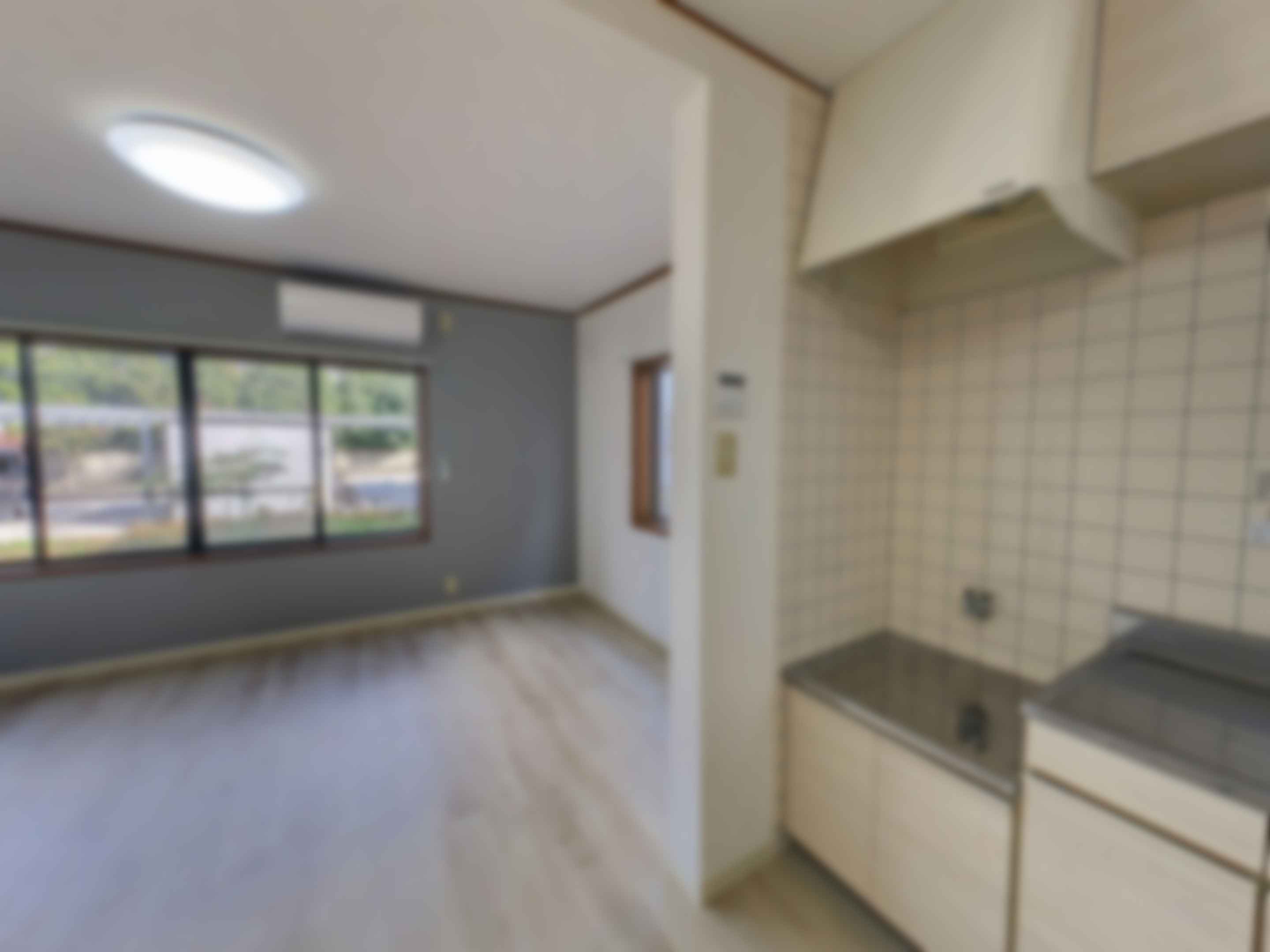 loading blurry tour image