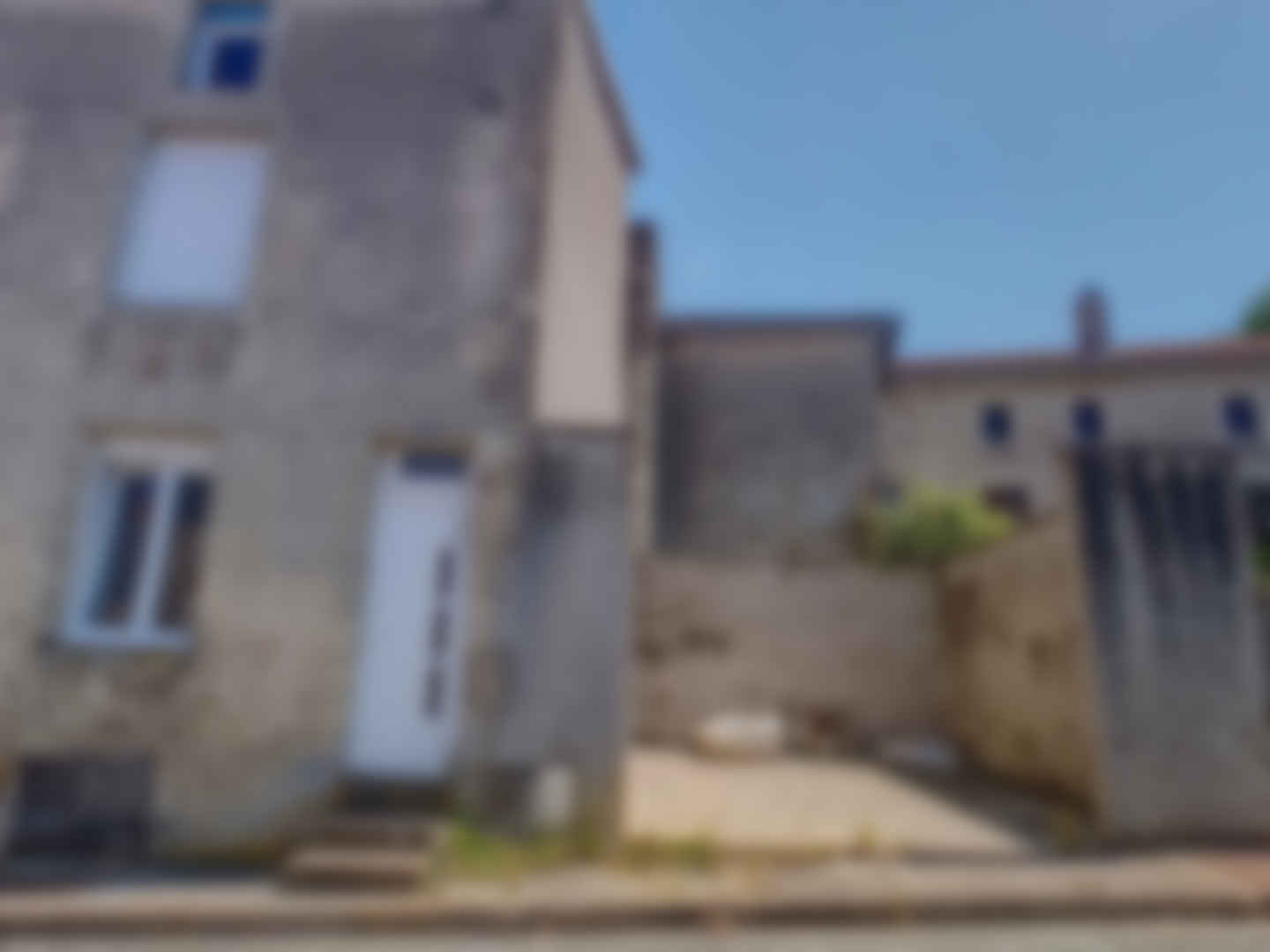 loading blurry tour image