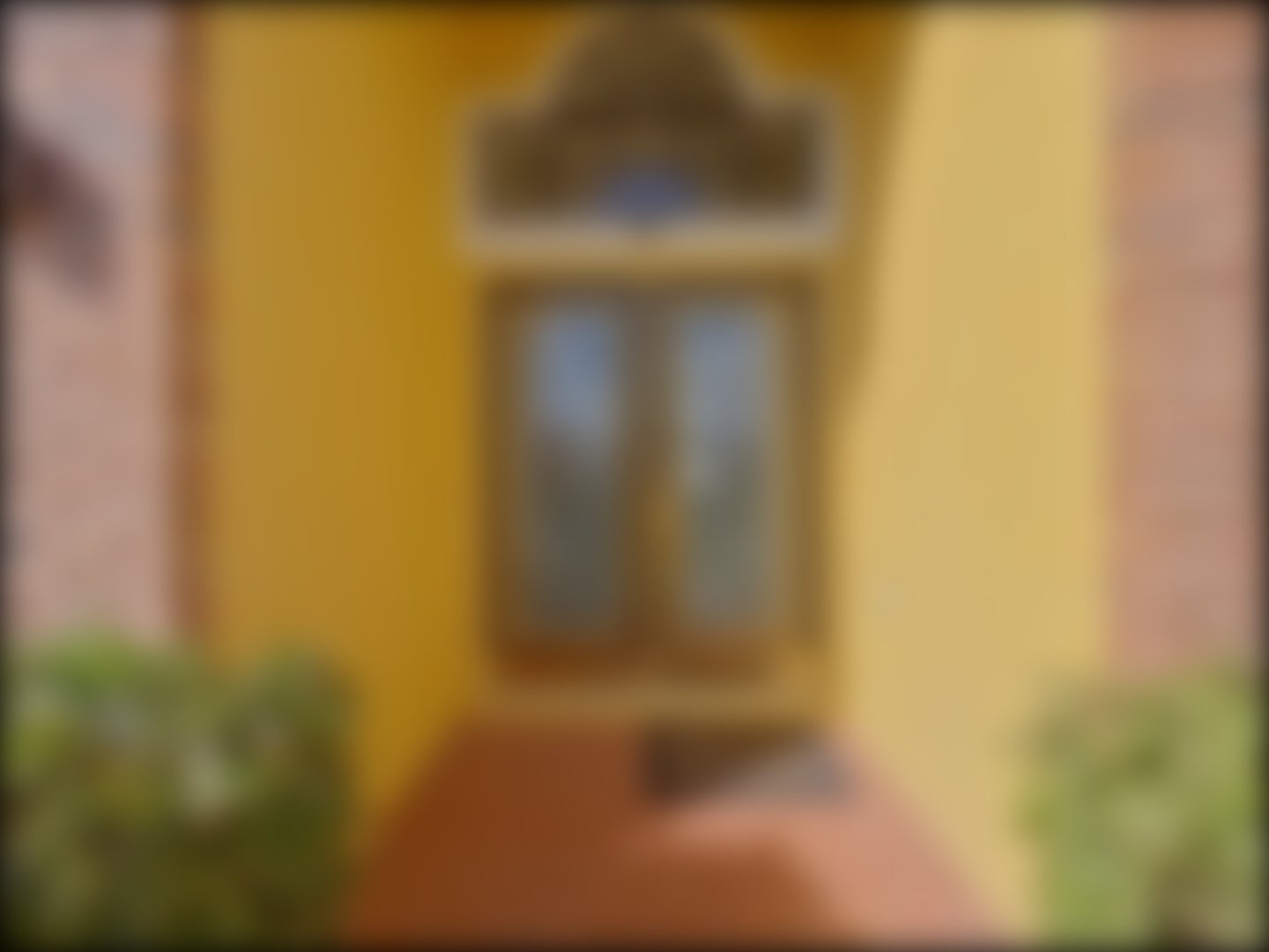 loading blurry tour image