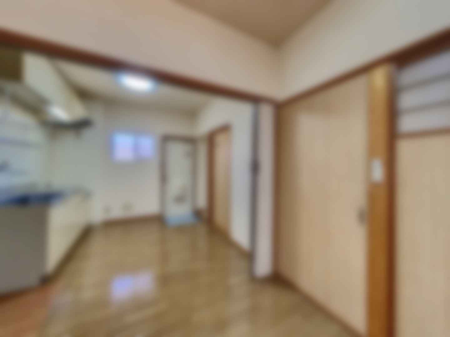 loading blurry tour image