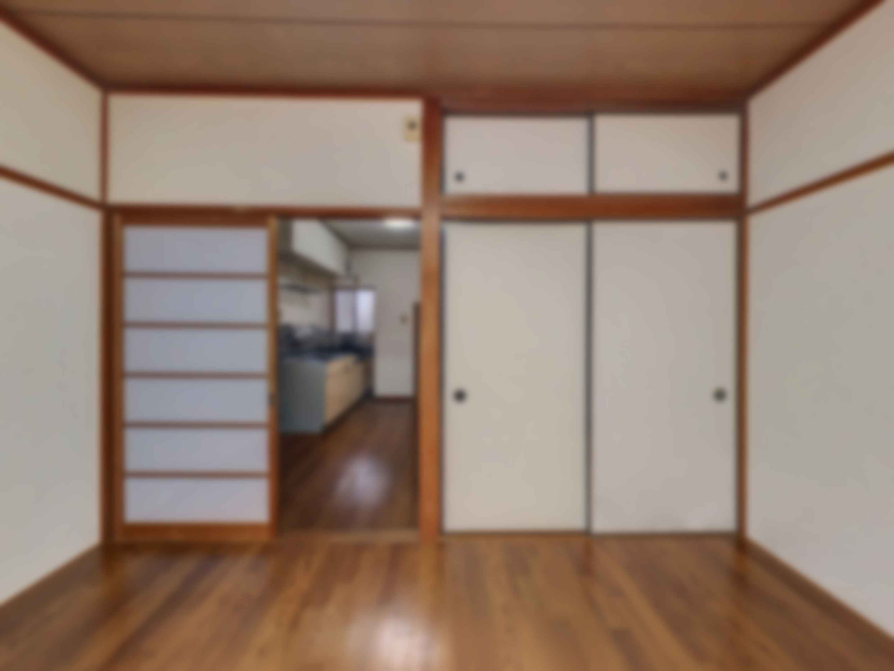 loading blurry tour image