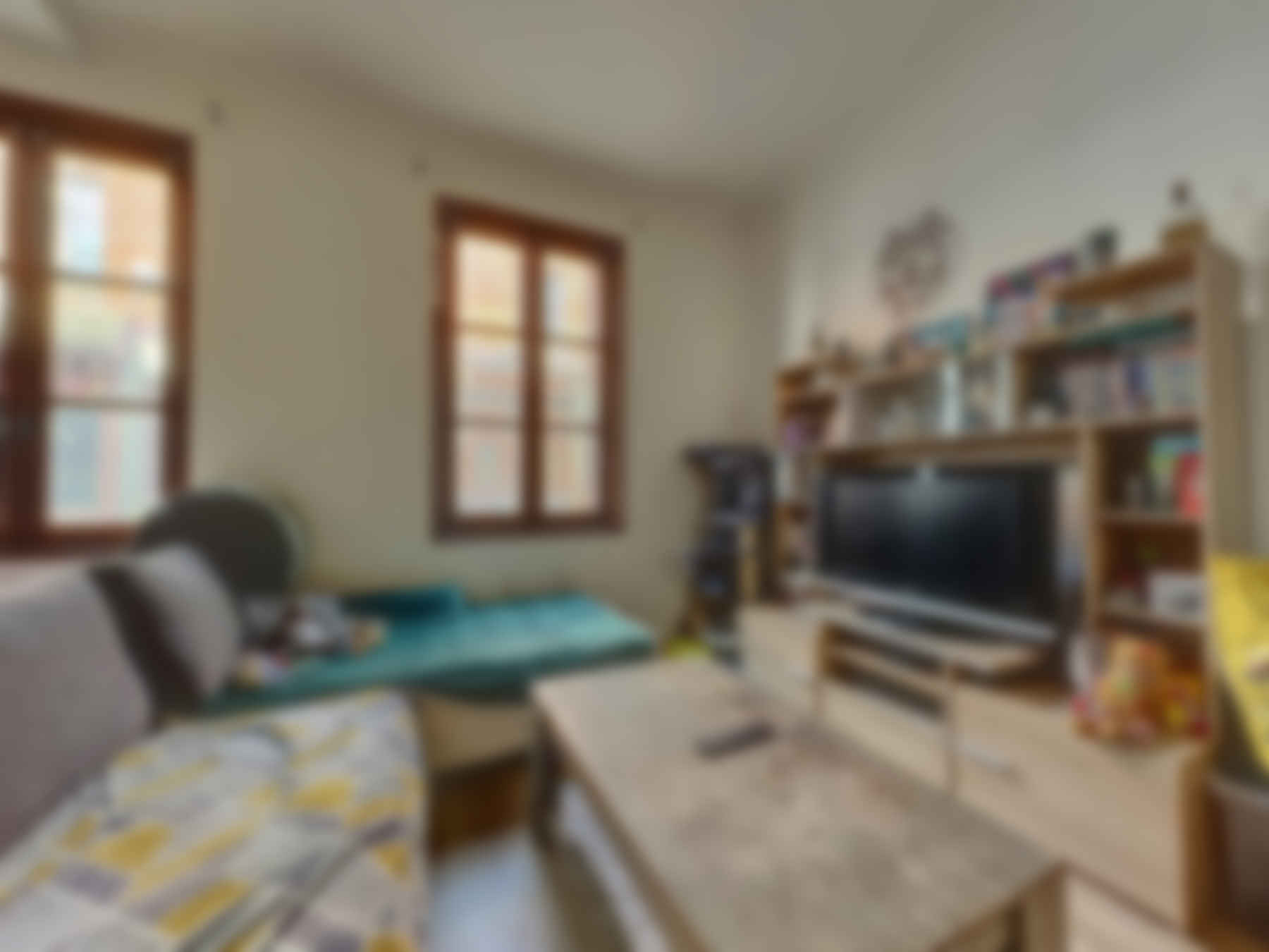 loading blurry tour image