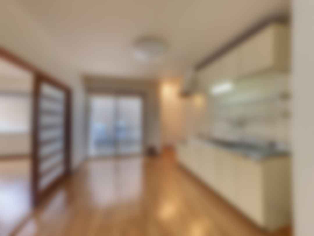 loading blurry tour image