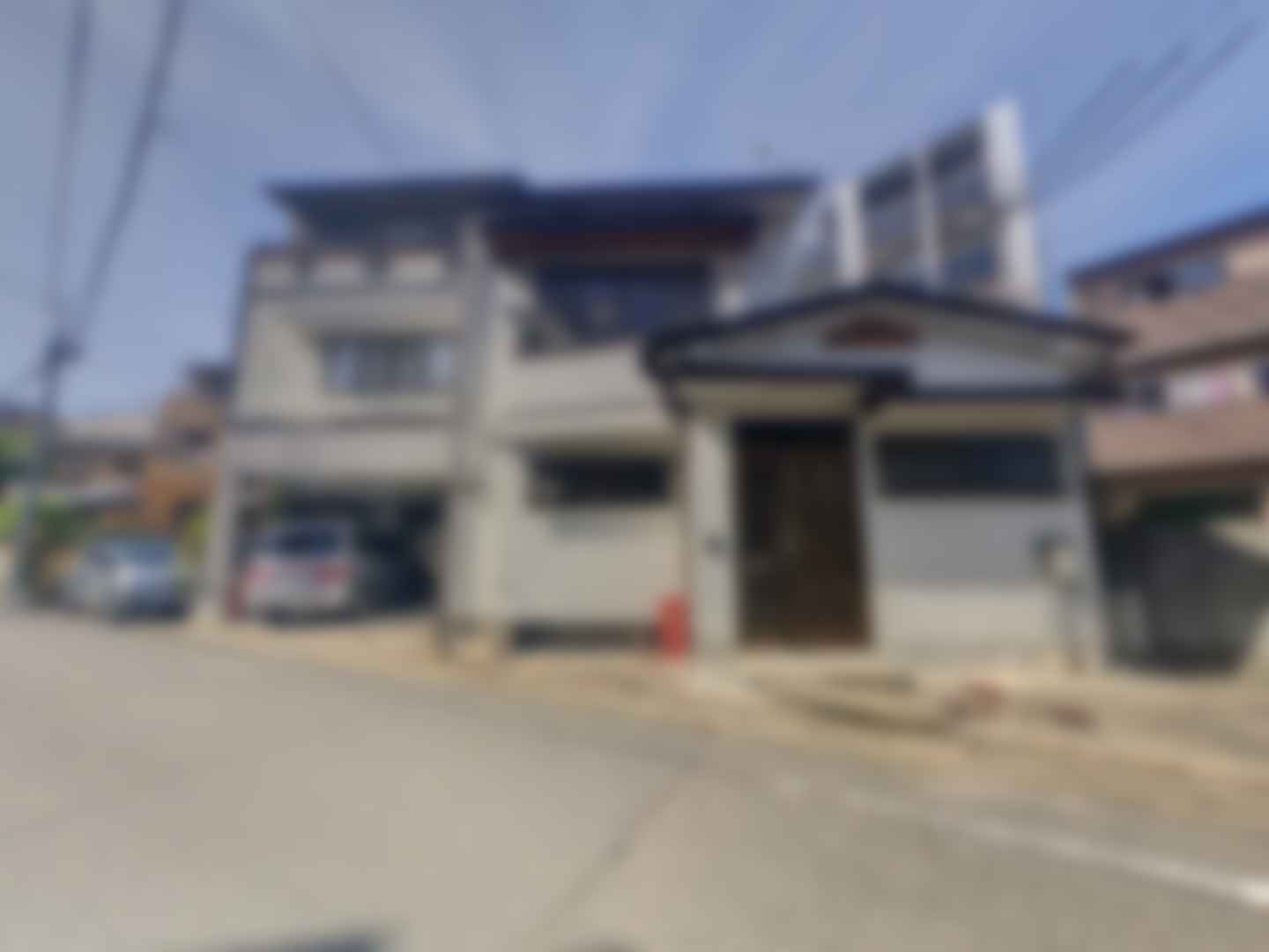 loading blurry tour image