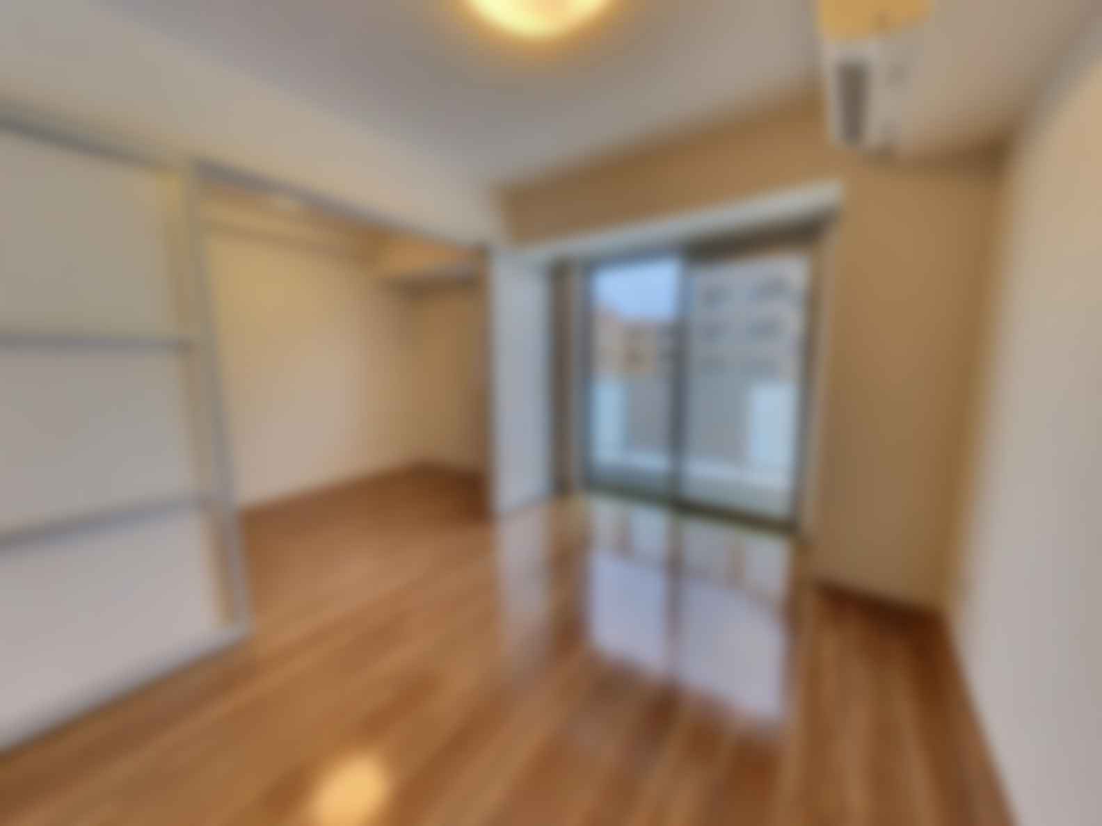 loading blurry tour image