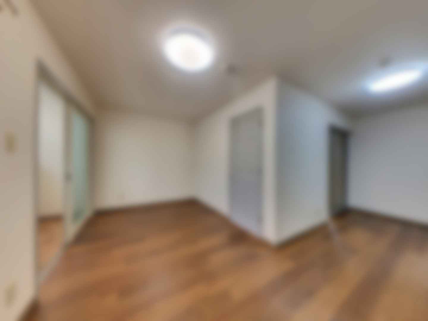 loading blurry tour image