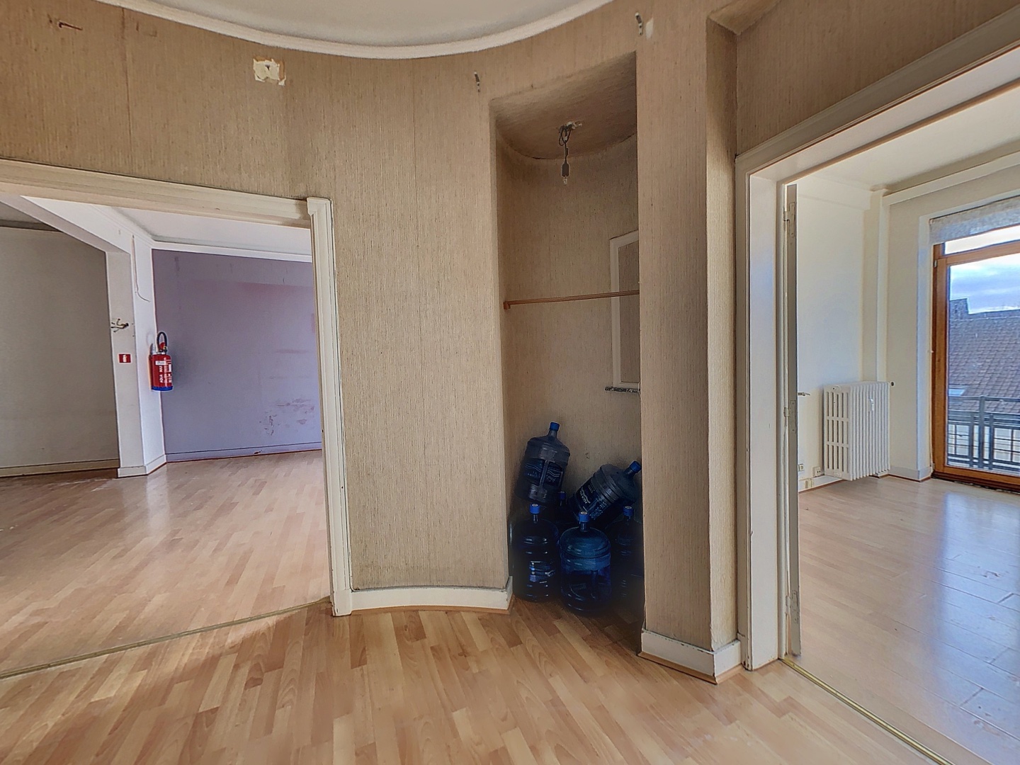 loading blurry tour image