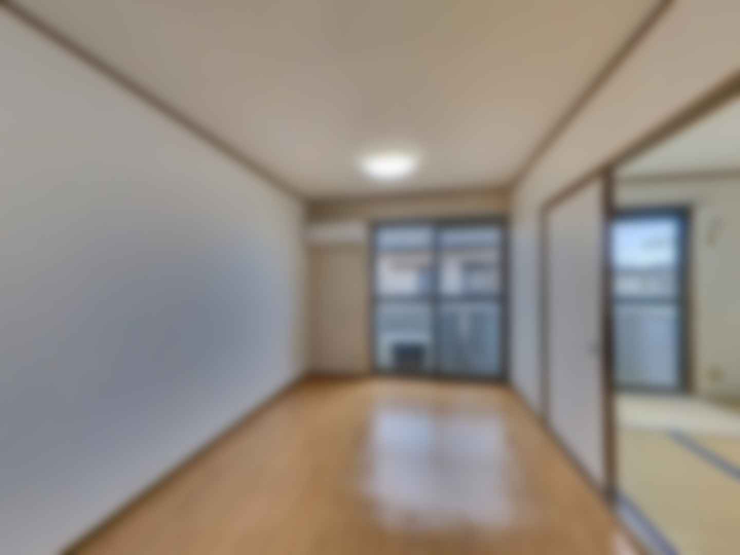 loading blurry tour image