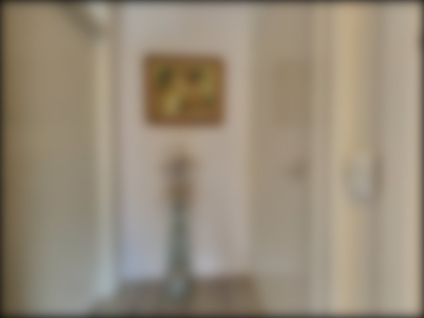 loading blurry tour image