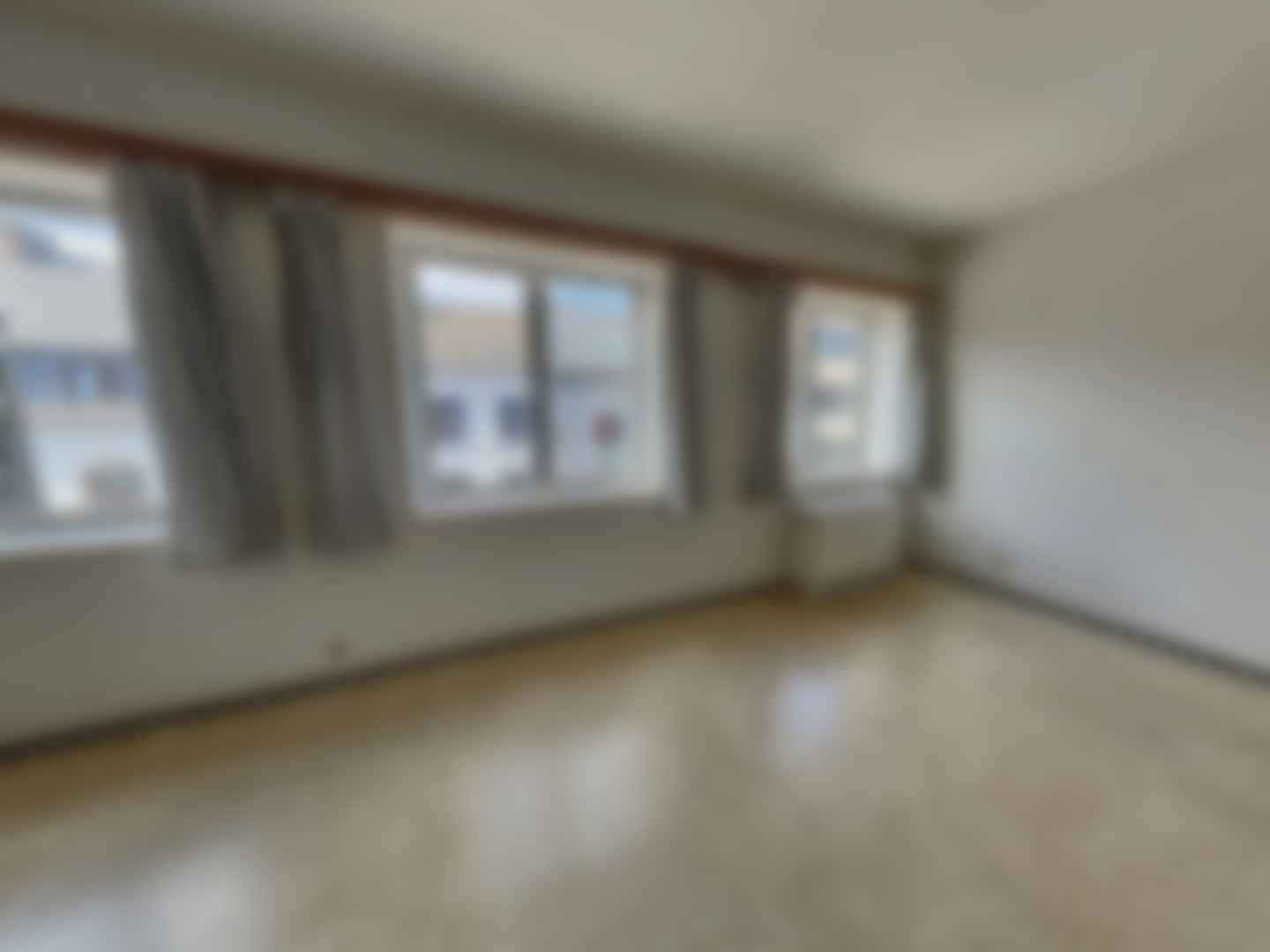 loading blurry tour image