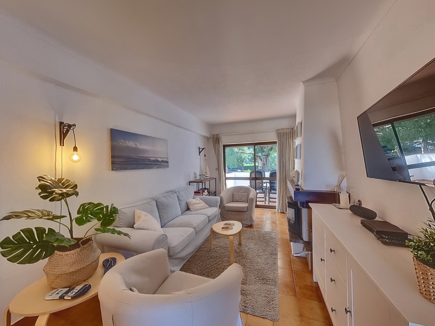 loading blurry tour image