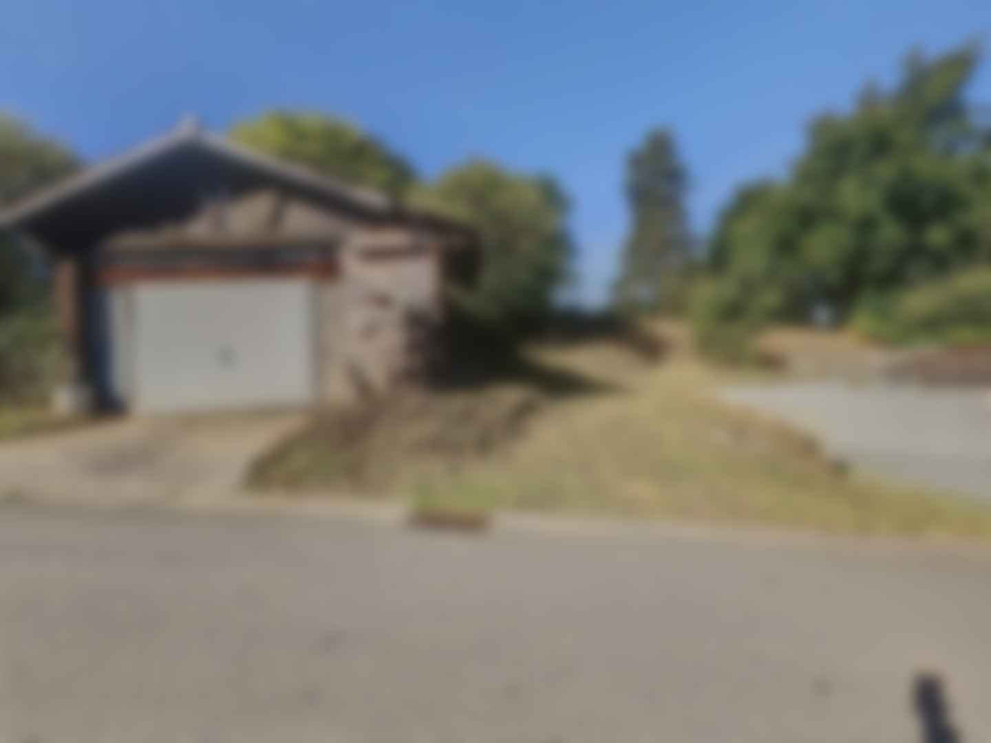 loading blurry tour image