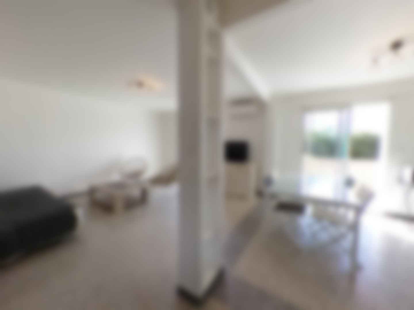 loading blurry tour image