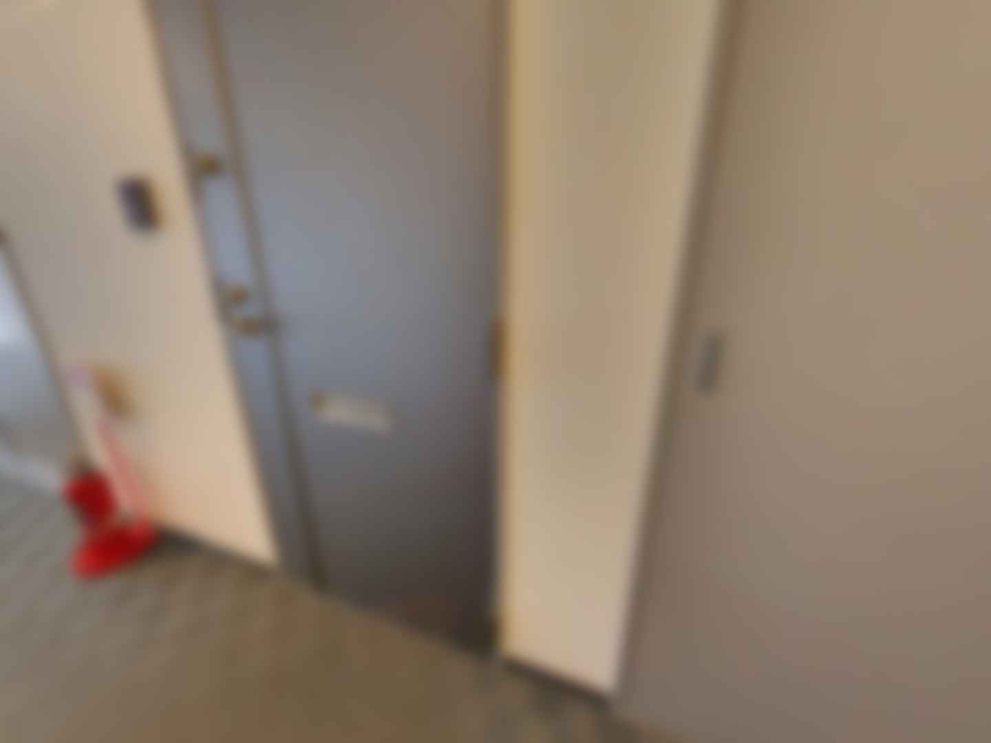 loading blurry tour image