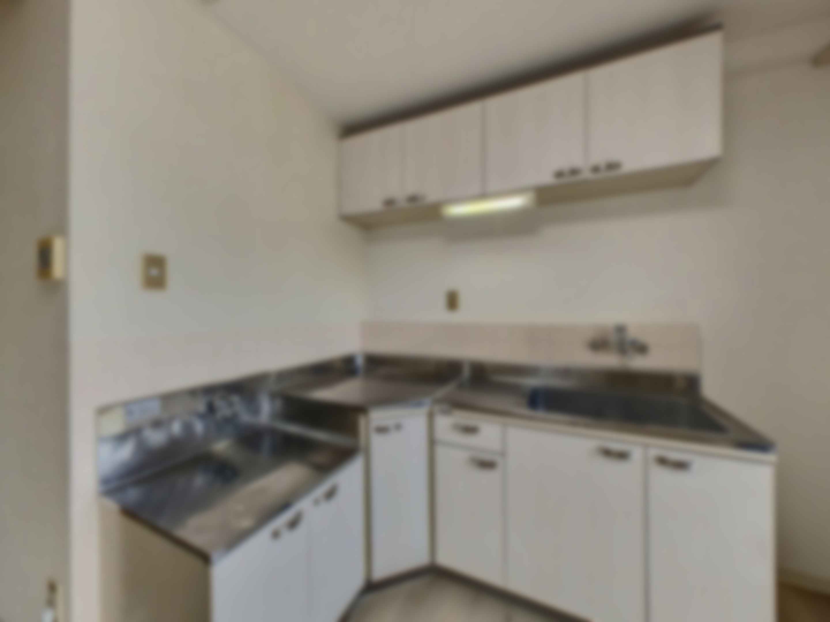 loading blurry tour image