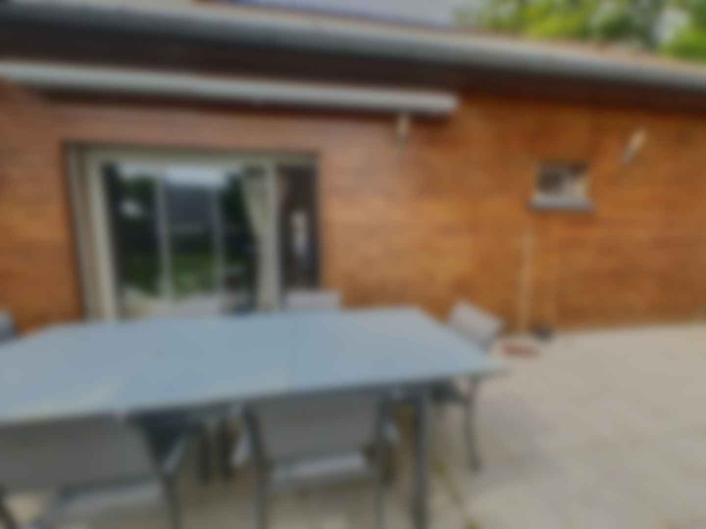 loading blurry tour image