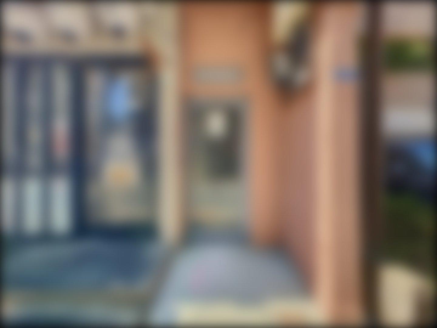 loading blurry tour image