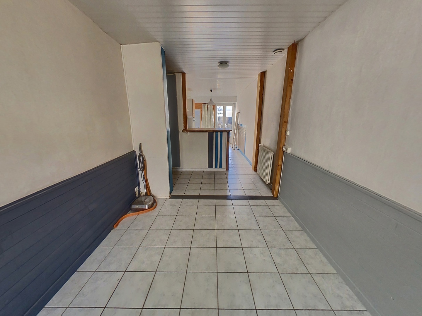 loading blurry tour image