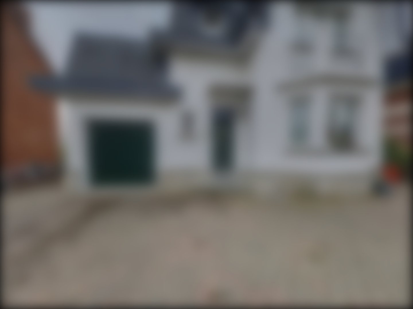 loading blurry tour image