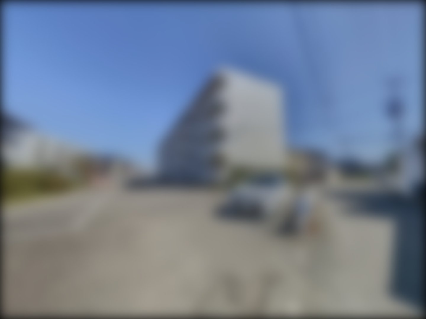 loading blurry tour image