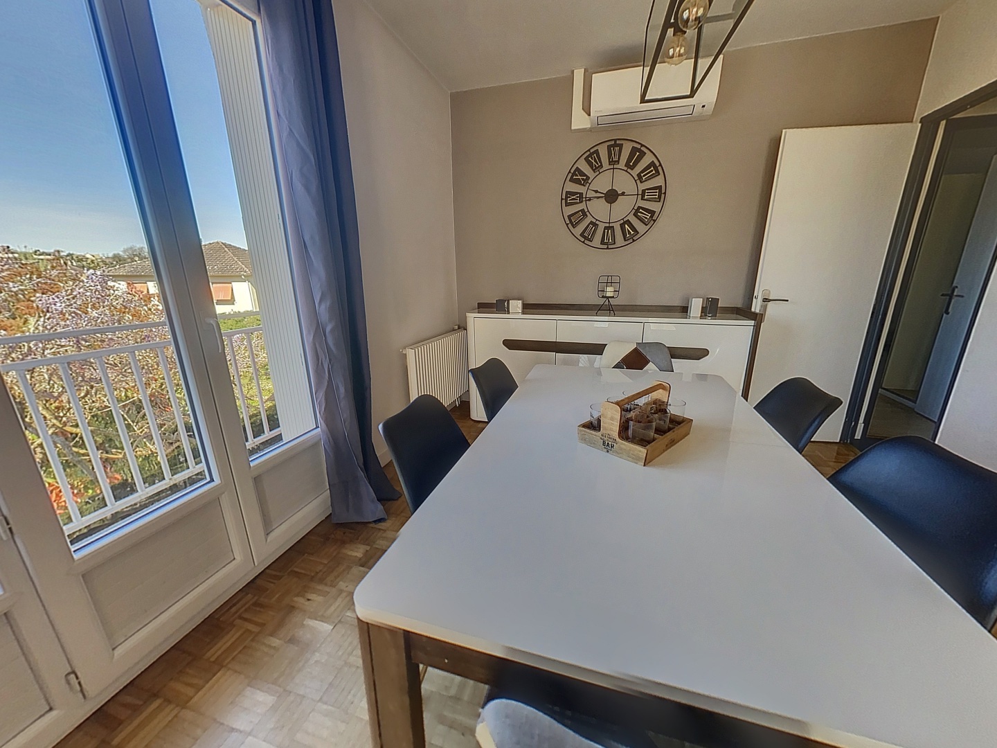 loading blurry tour image