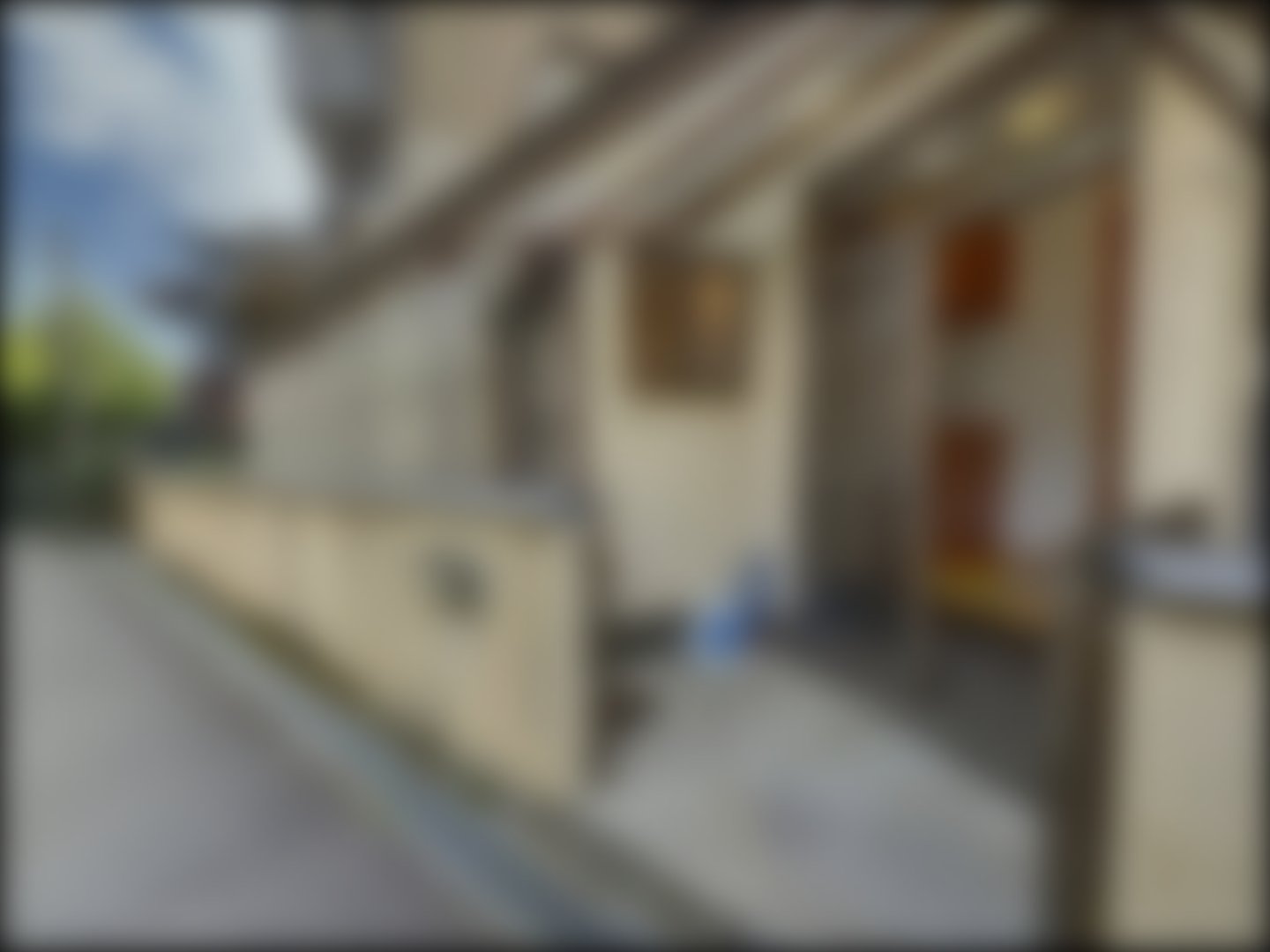 loading blurry tour image