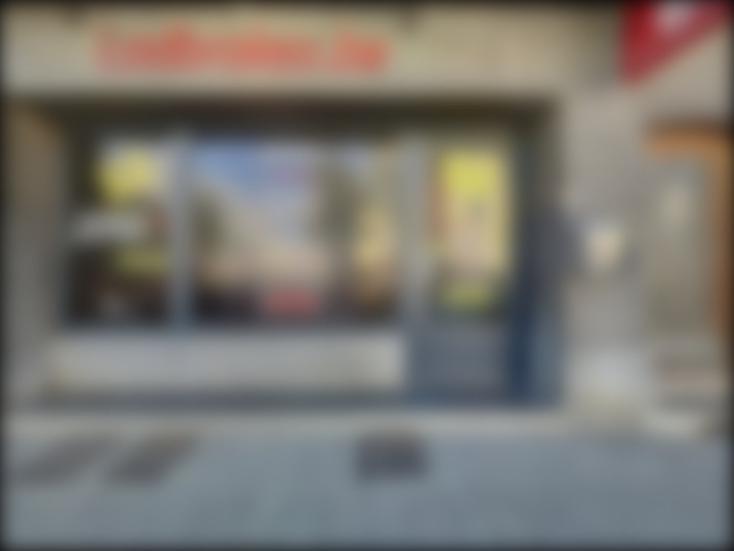 loading blurry tour image