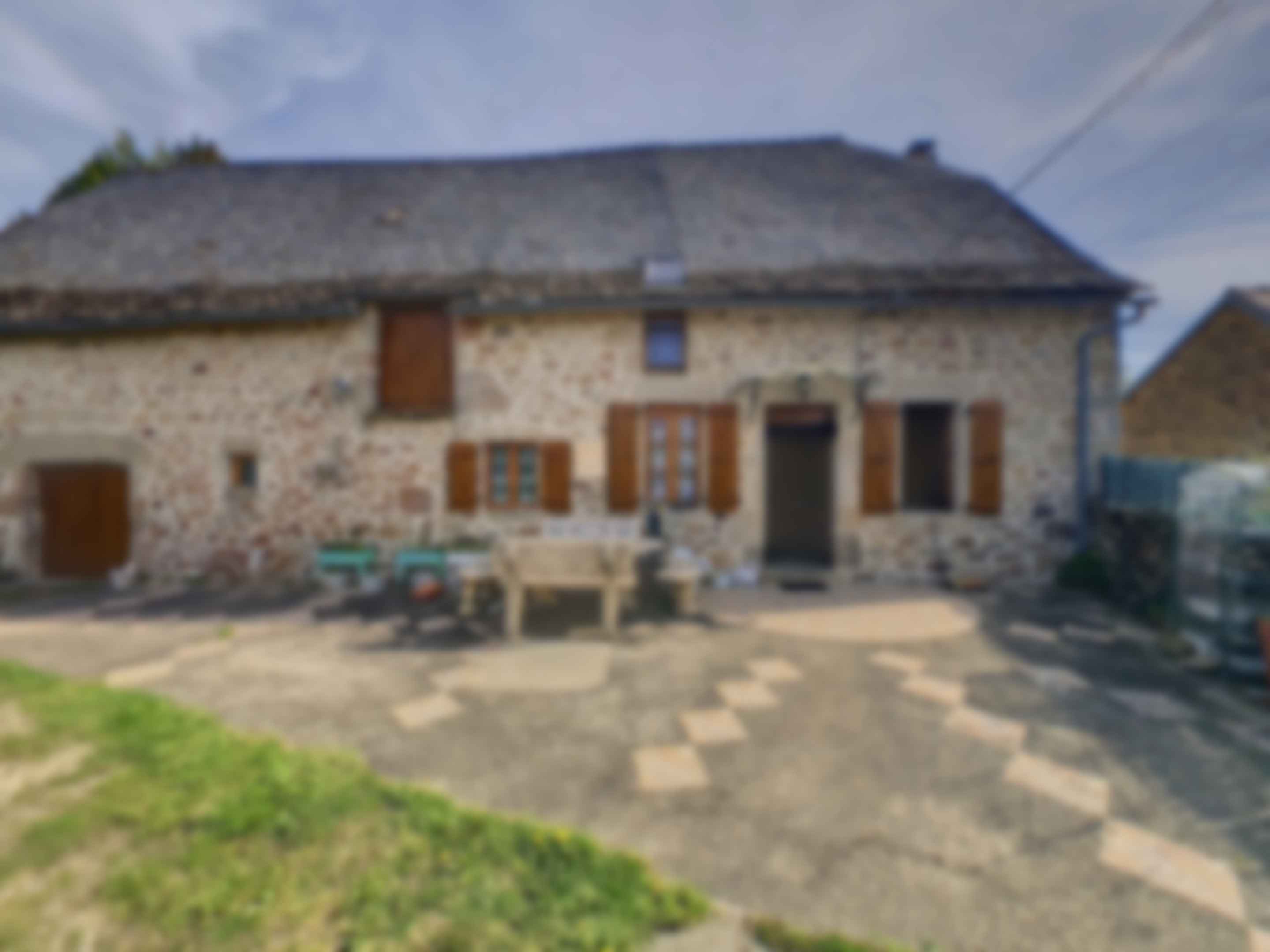 loading blurry tour image