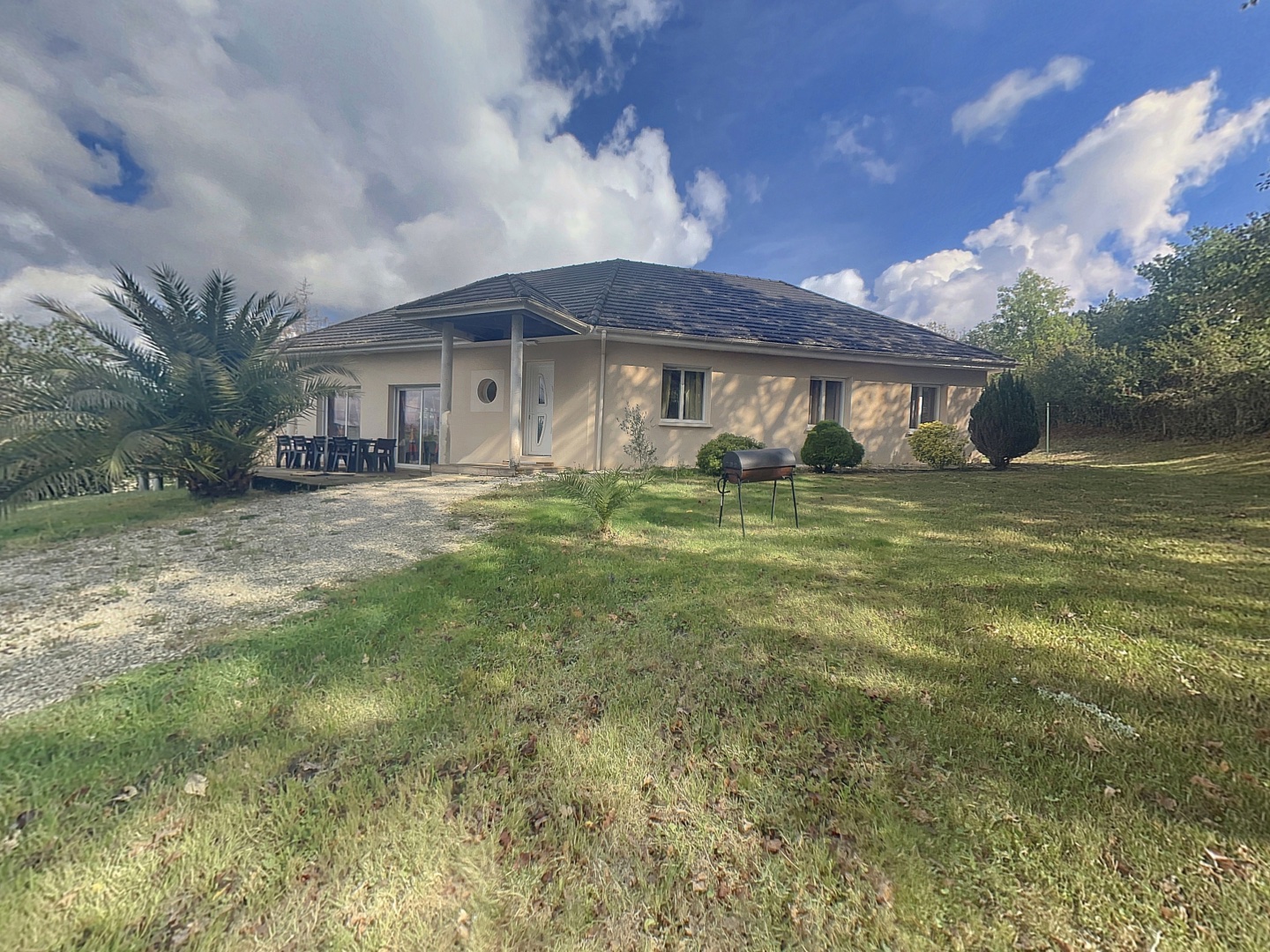 loading blurry tour image