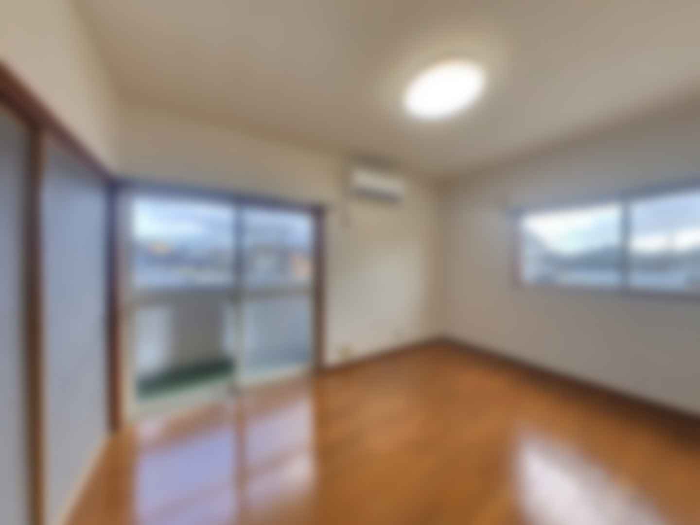 loading blurry tour image