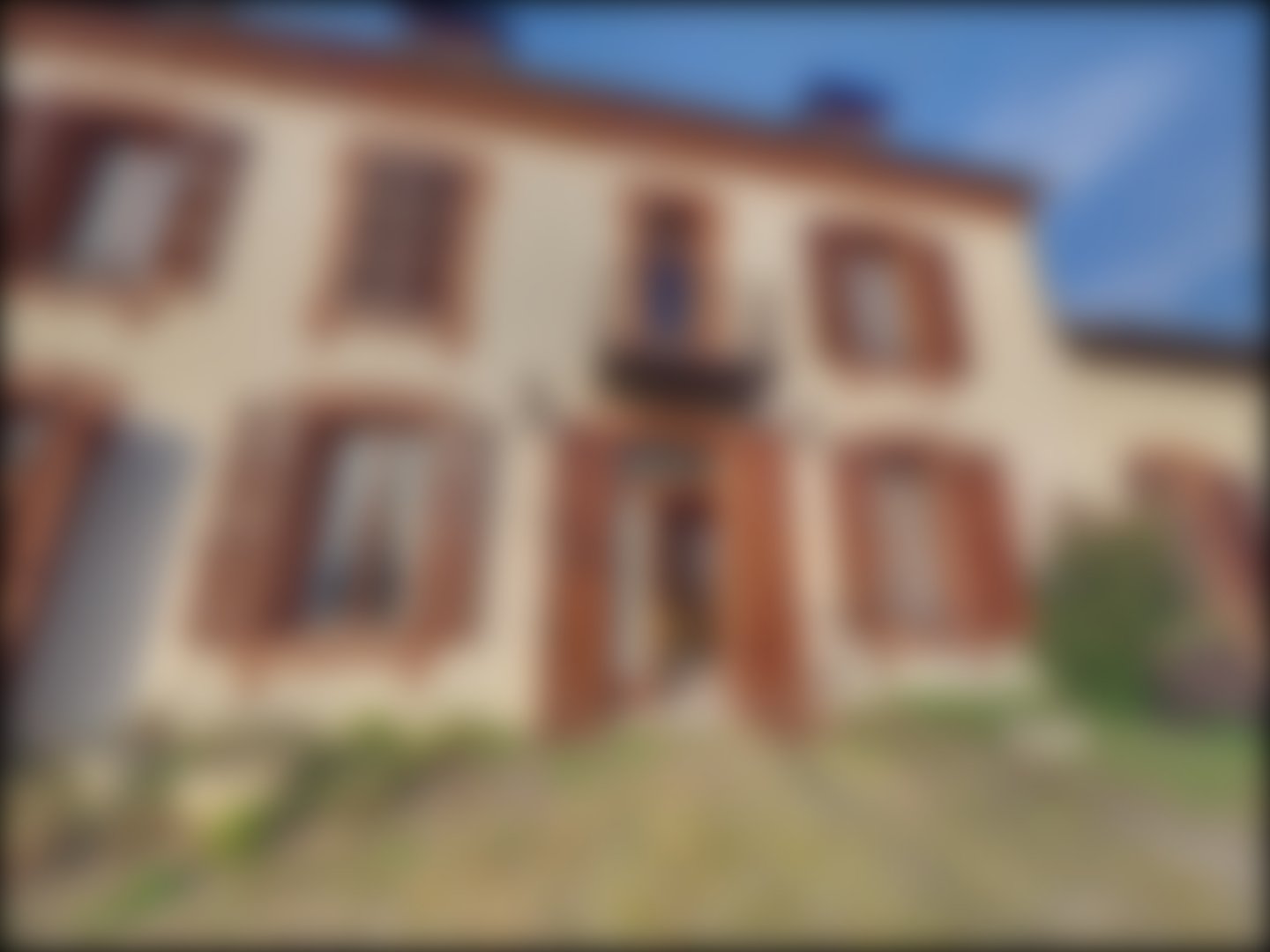 loading blurry tour image