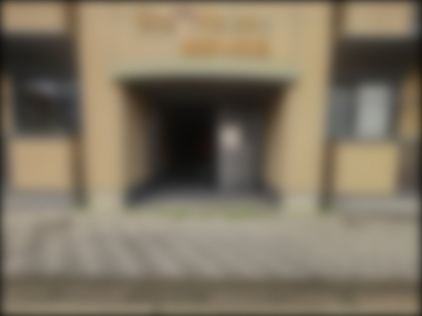 loading blurry tour image