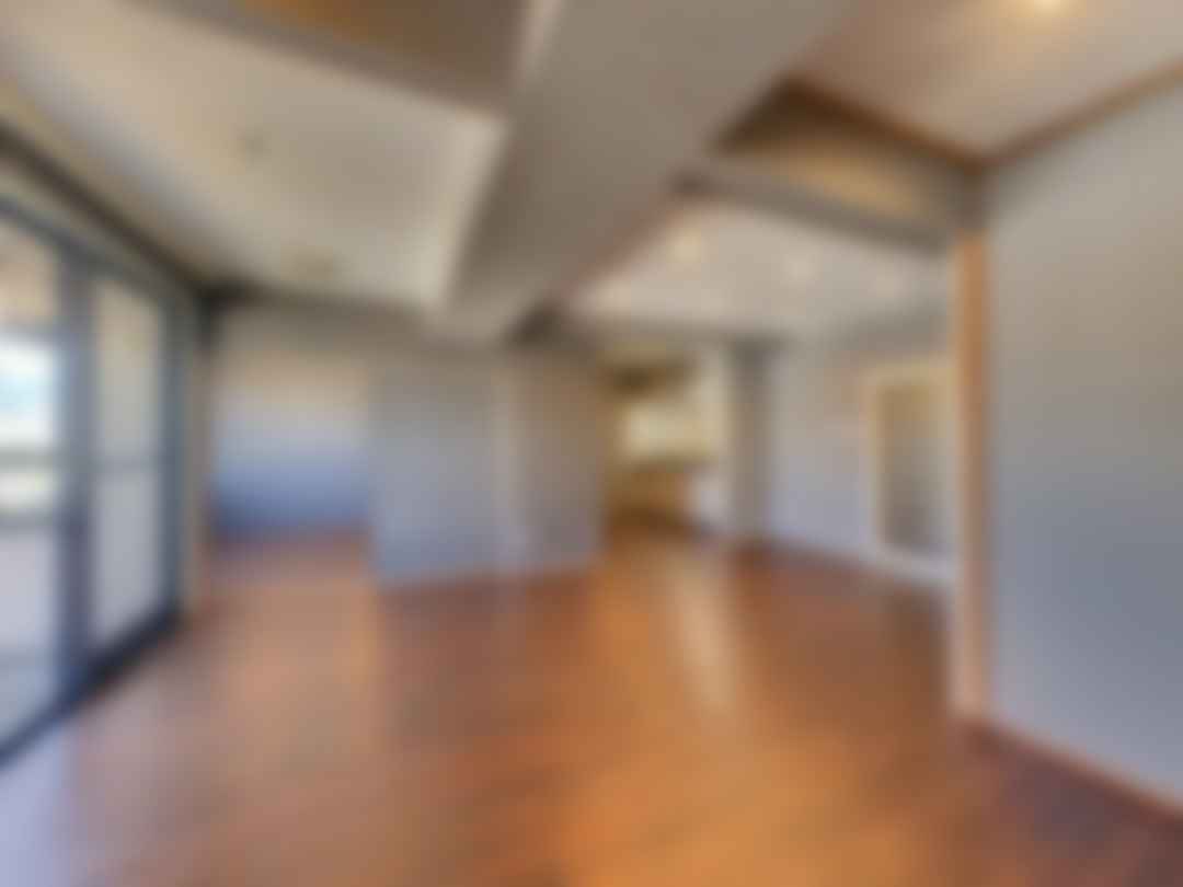 loading blurry tour image