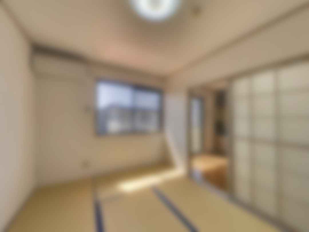 loading blurry tour image