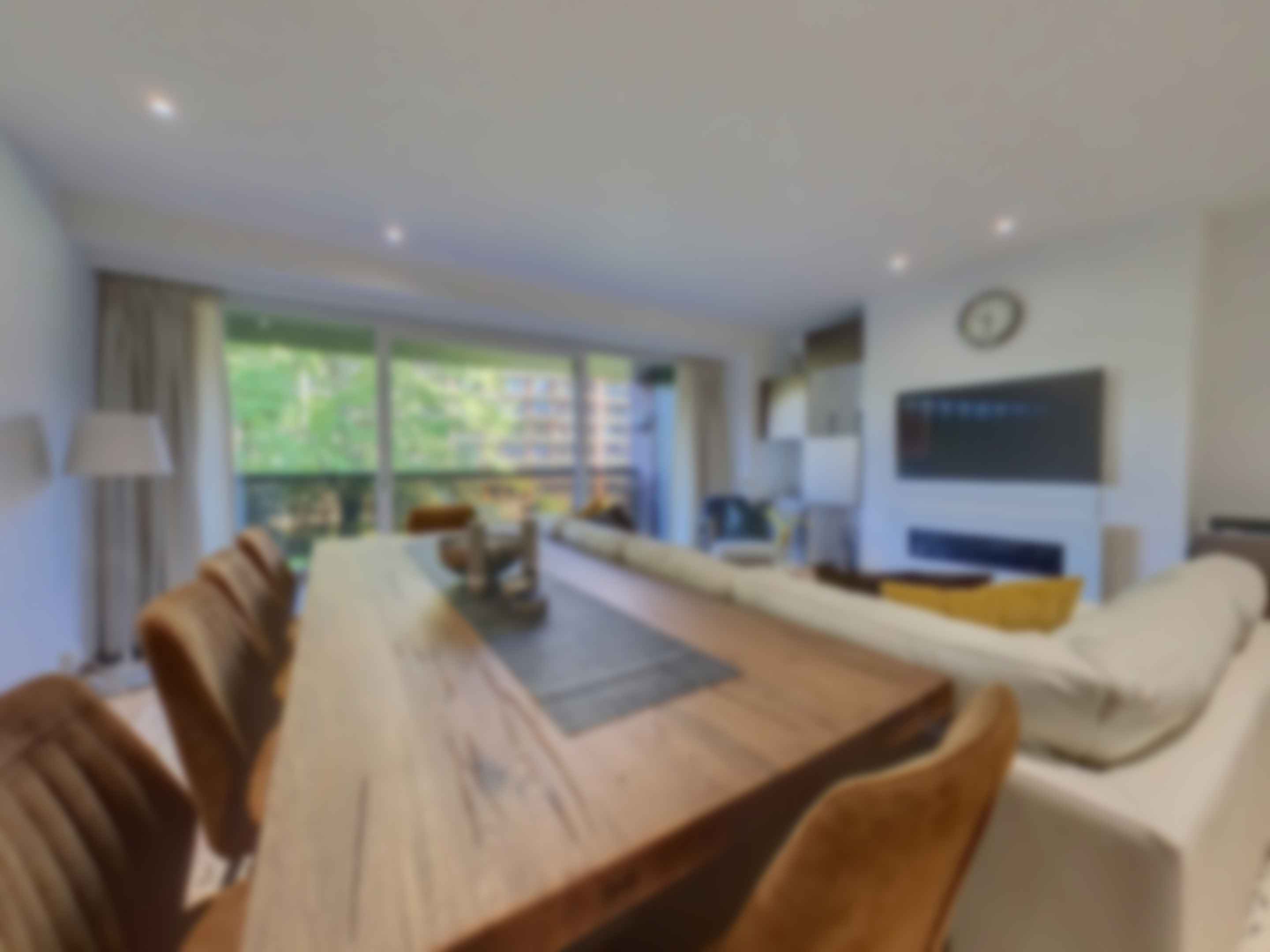 loading blurry tour image