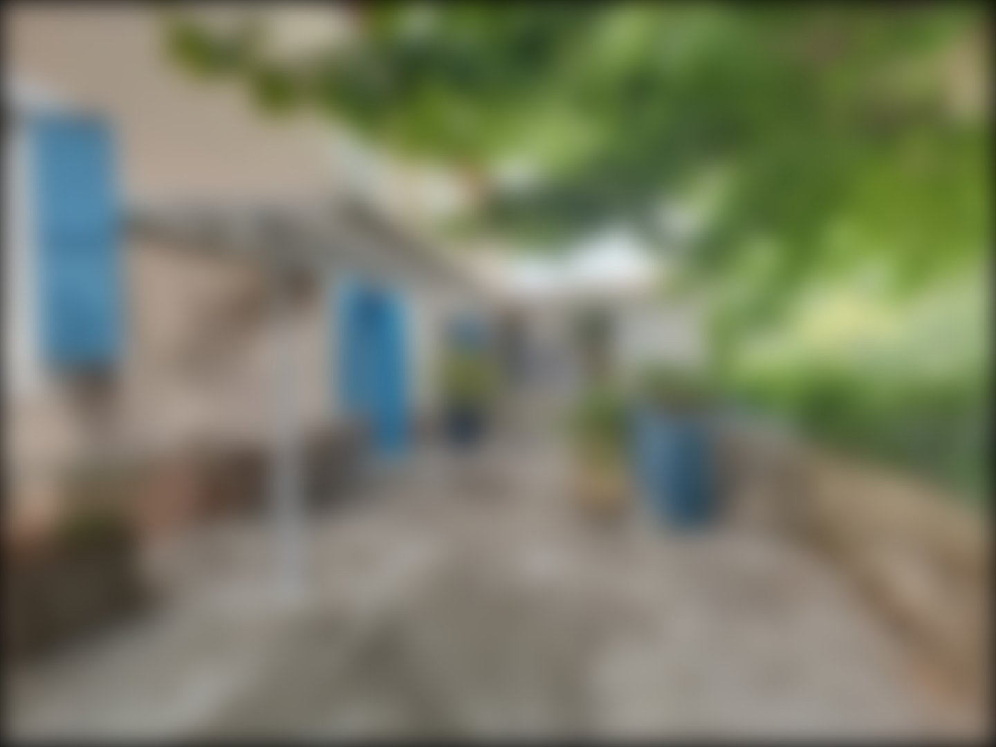 loading blurry tour image