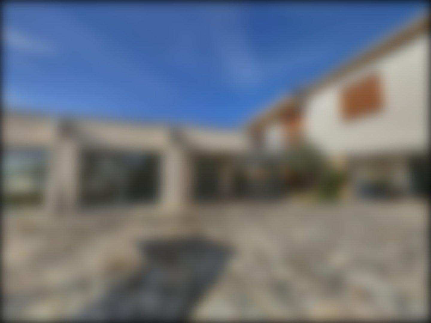 loading blurry tour image