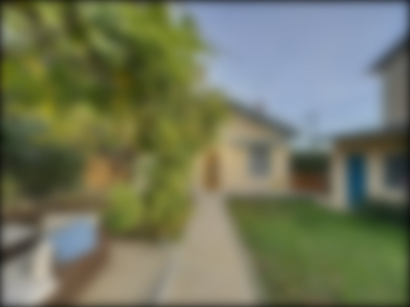 loading blurry tour image