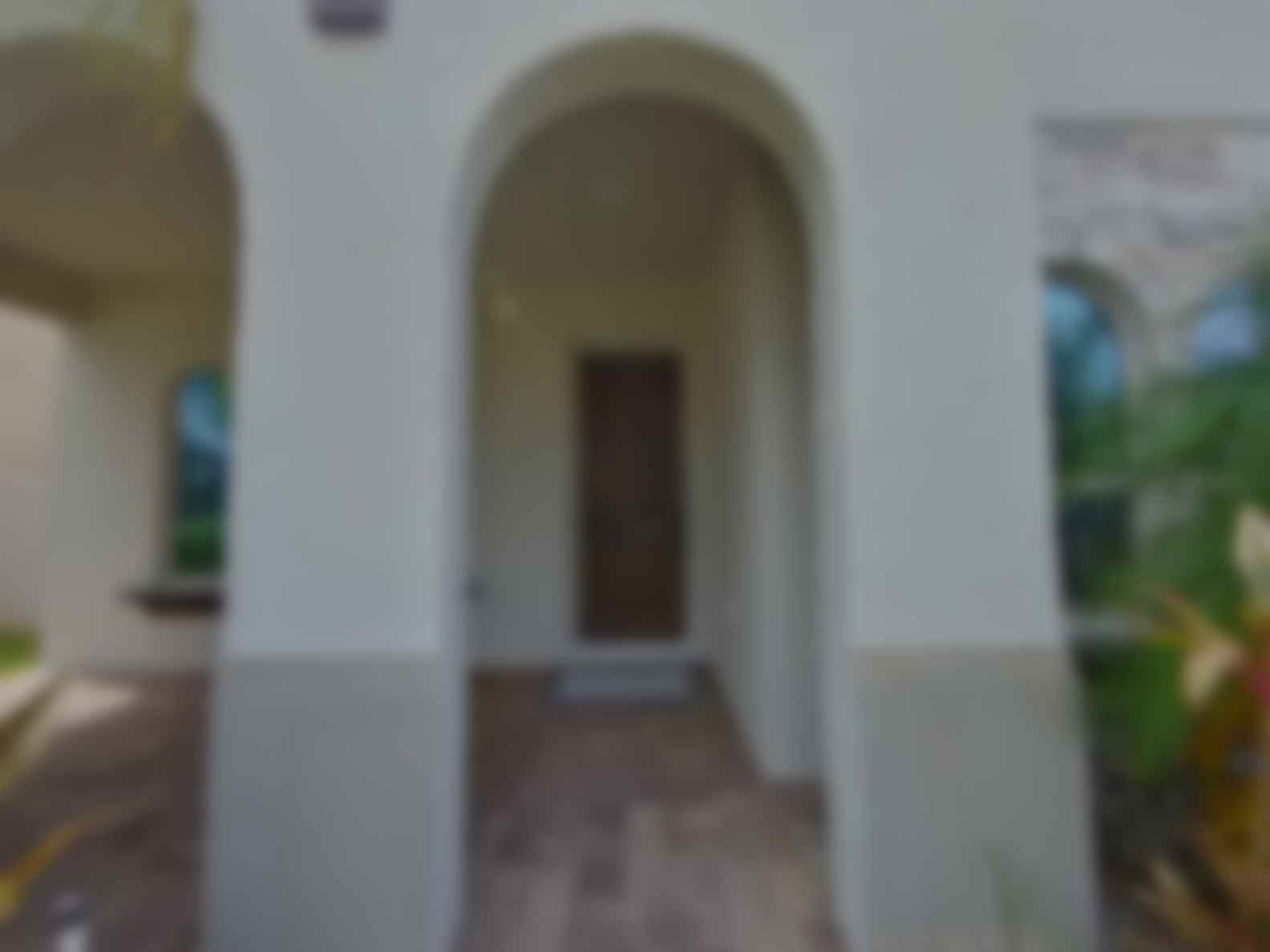 loading blurry tour image