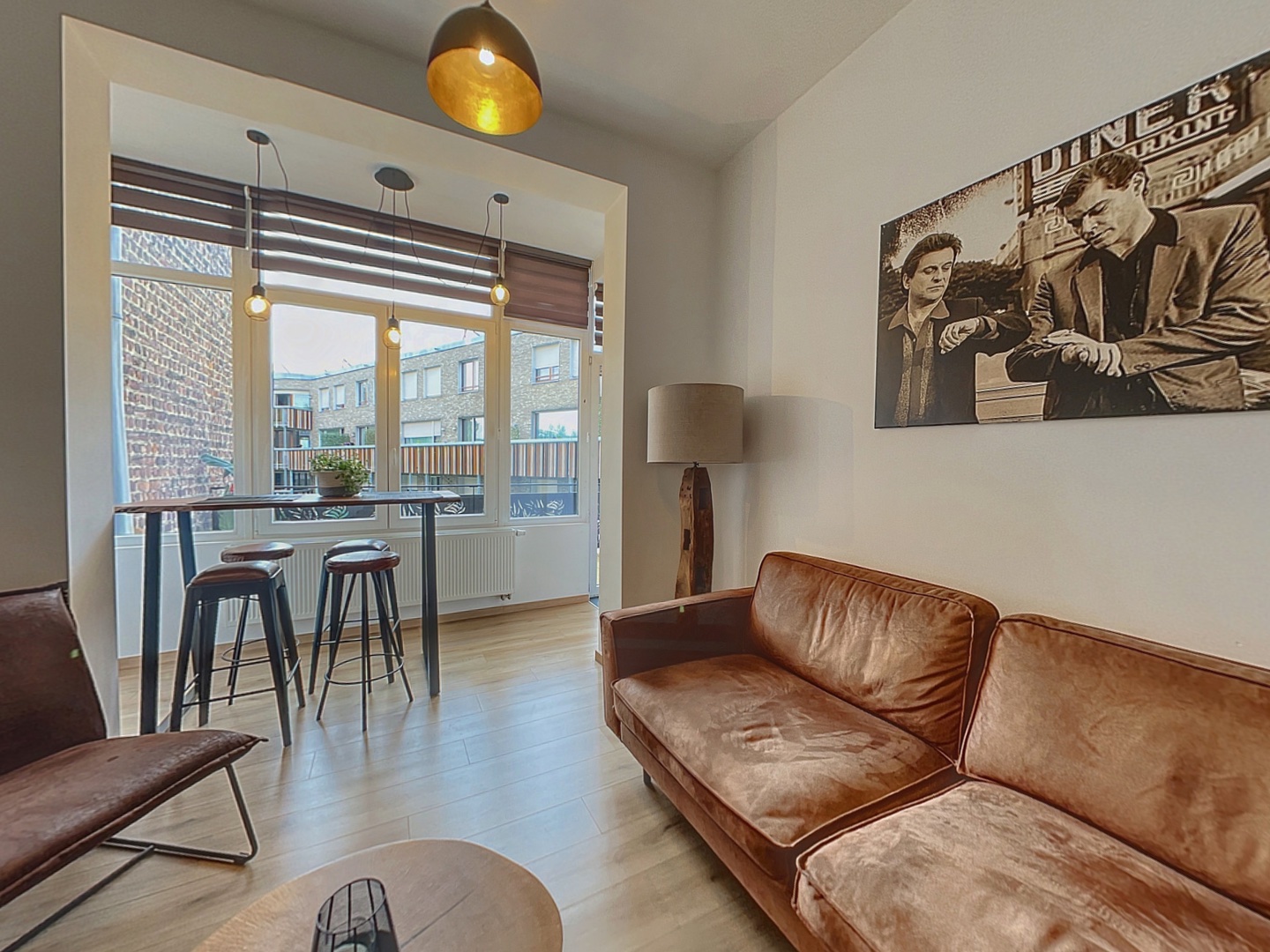 loading blurry tour image