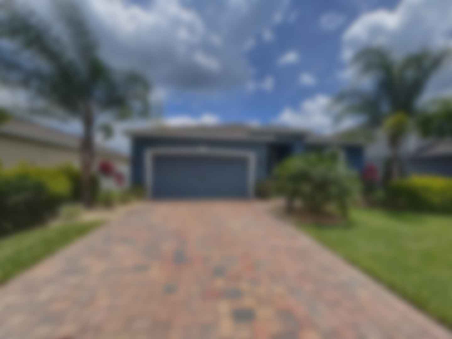 loading blurry tour image