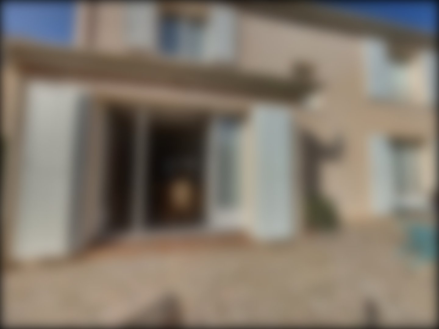 loading blurry tour image