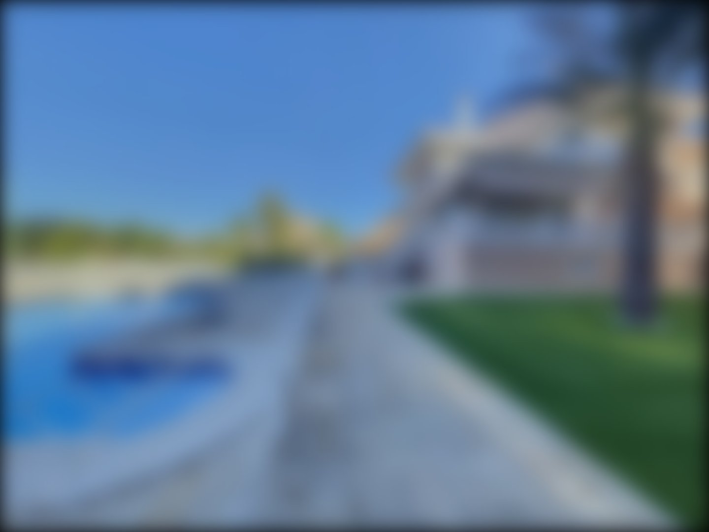 loading blurry tour image