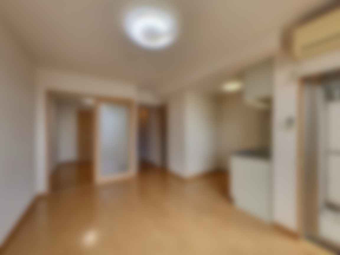 loading blurry tour image