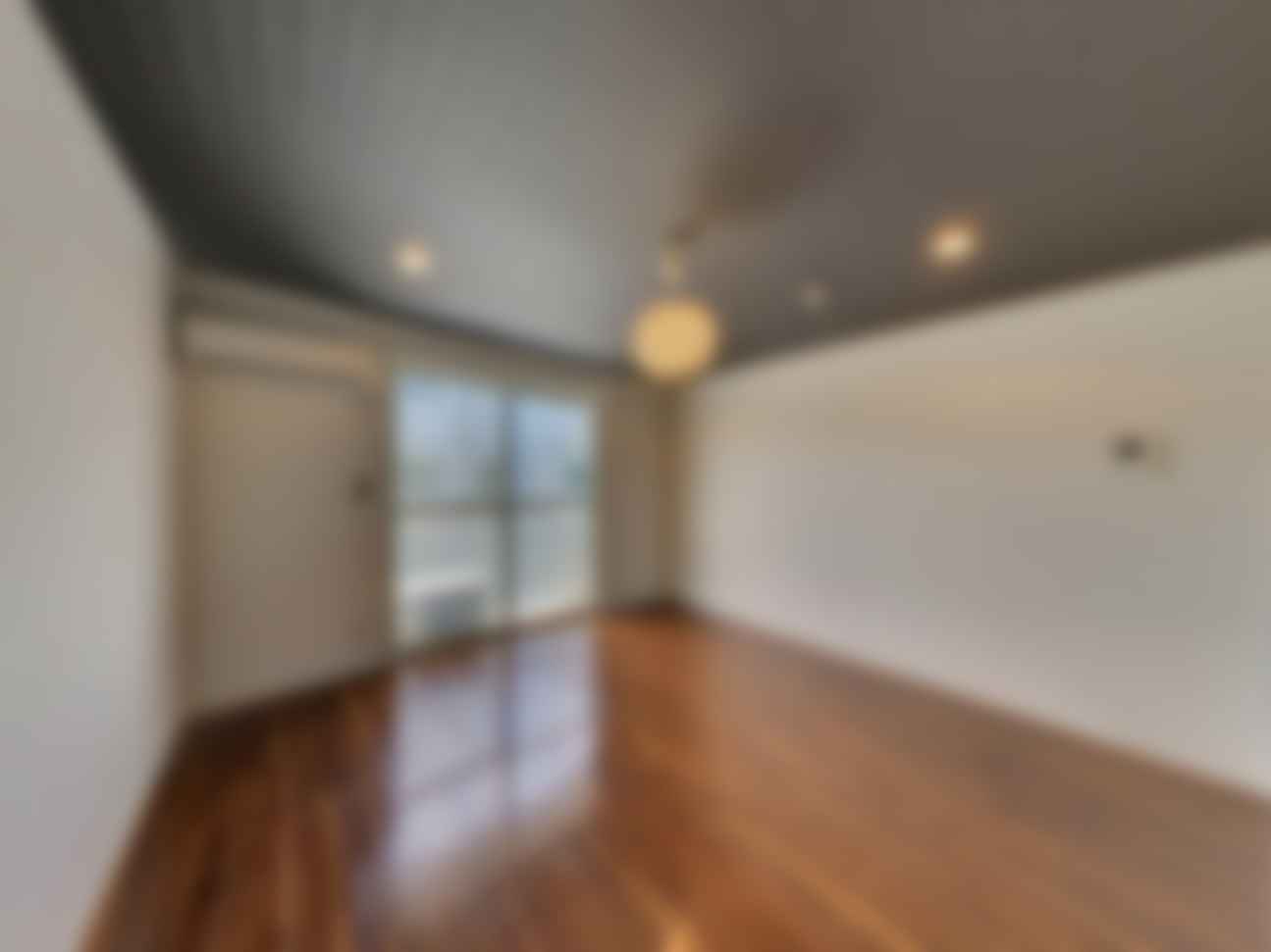 loading blurry tour image