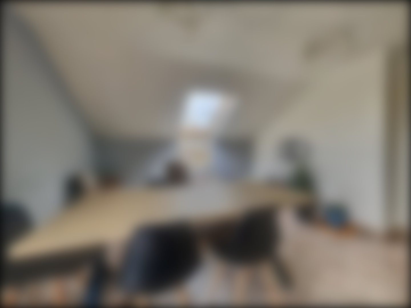 loading blurry tour image